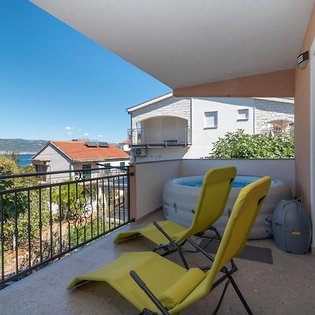 Apartment Gagula With Jacuzzi Трогир Экстерьер фото