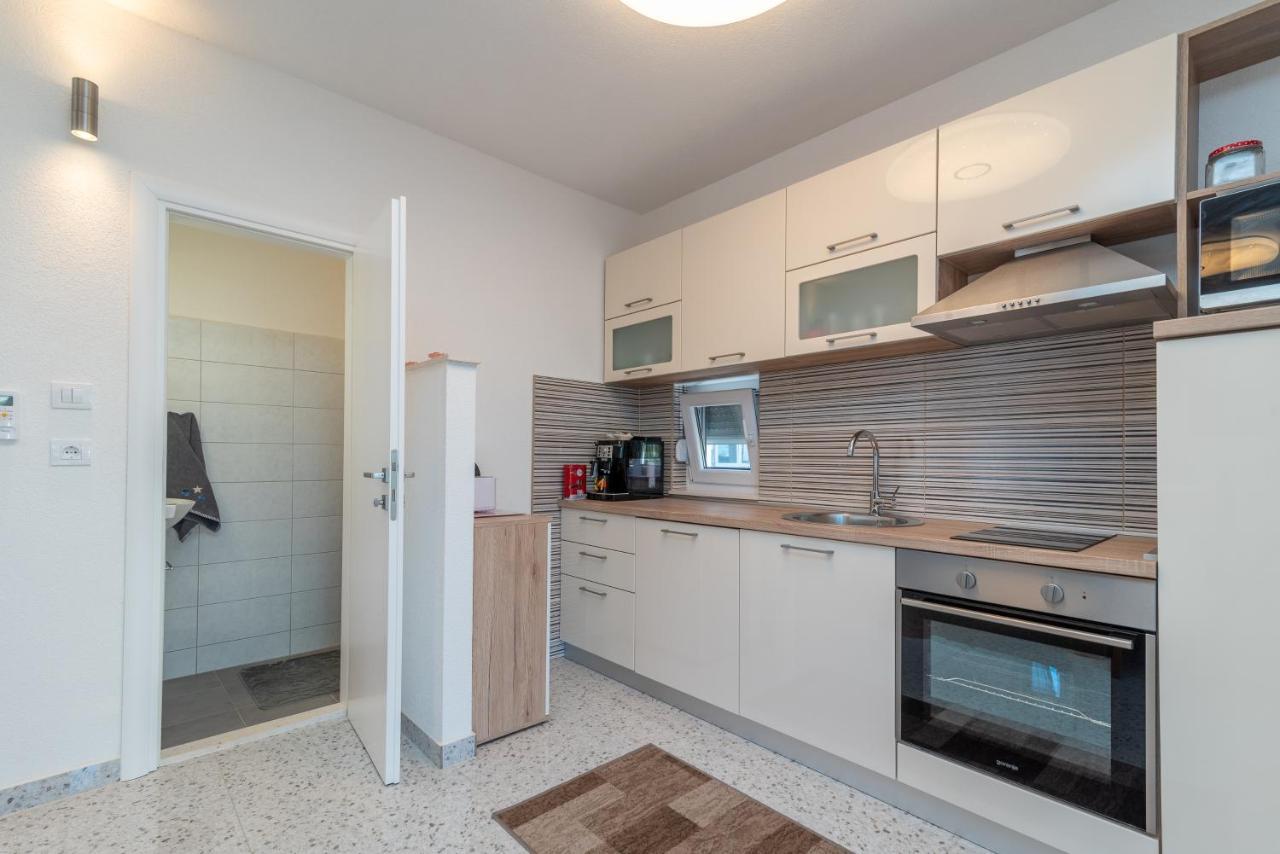 Apartment Gagula With Jacuzzi Трогир Экстерьер фото