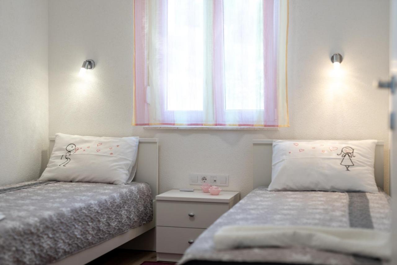 Apartment Gagula With Jacuzzi Трогир Экстерьер фото