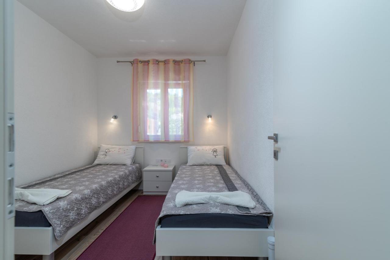 Apartment Gagula With Jacuzzi Трогир Экстерьер фото