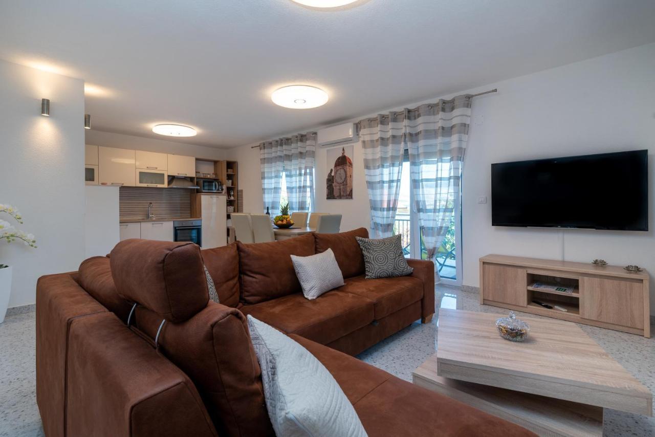Apartment Gagula With Jacuzzi Трогир Экстерьер фото
