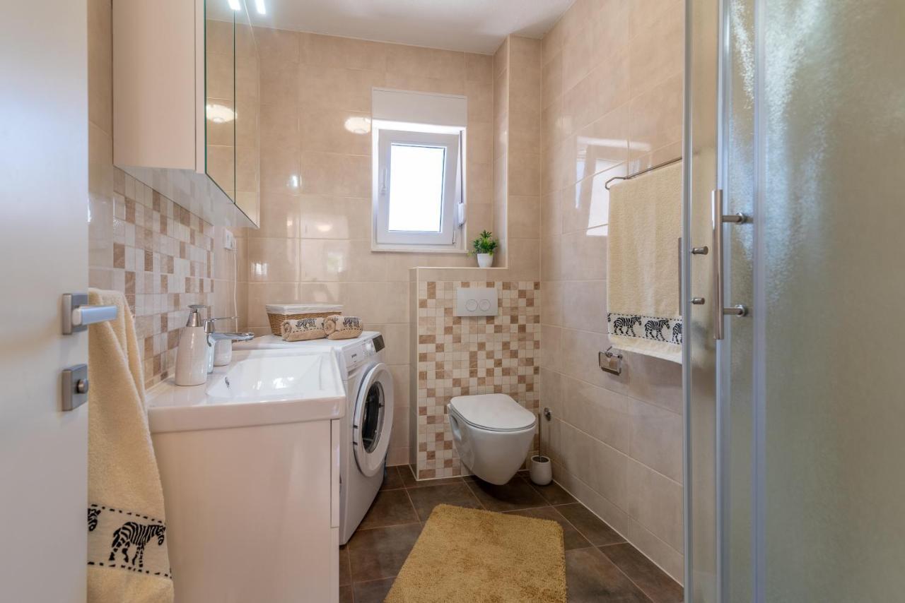 Apartment Gagula With Jacuzzi Трогир Экстерьер фото