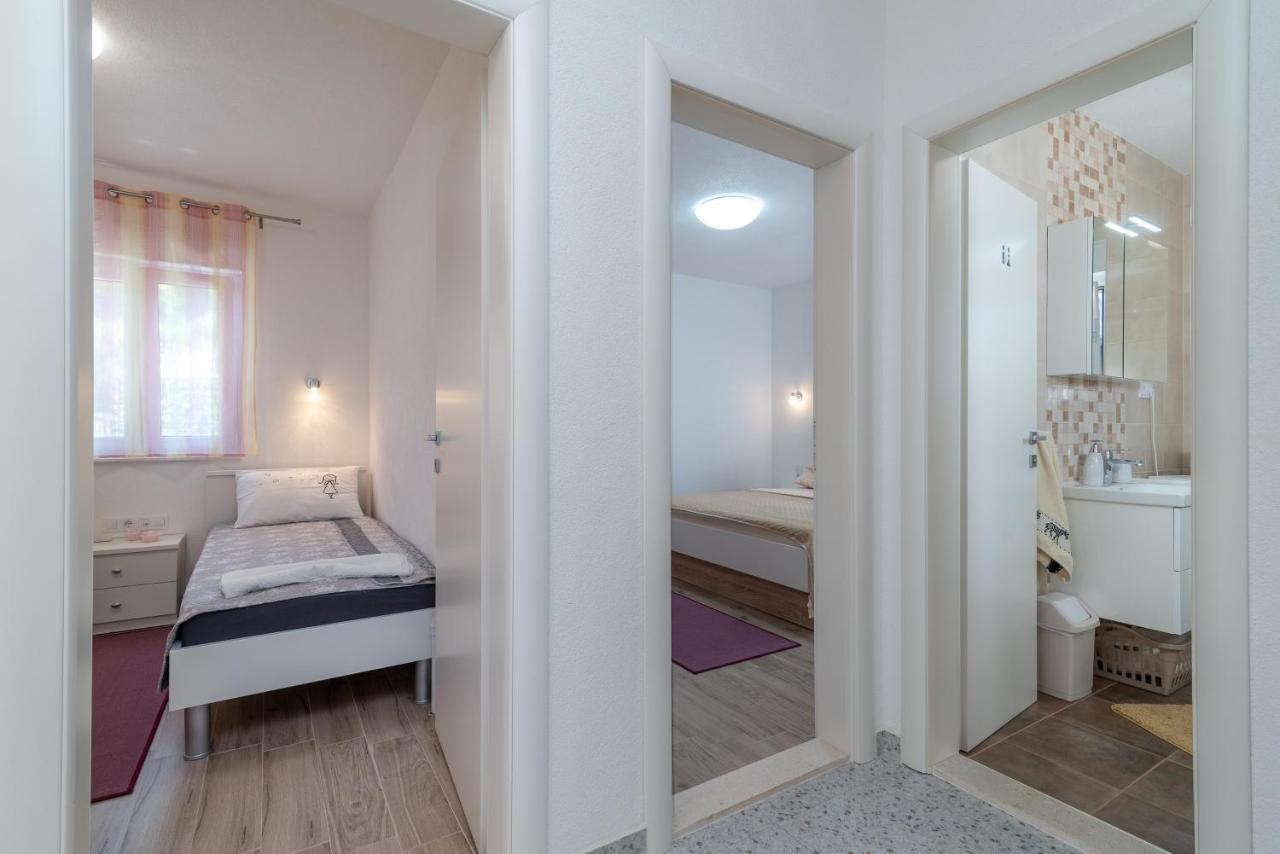 Apartment Gagula With Jacuzzi Трогир Экстерьер фото