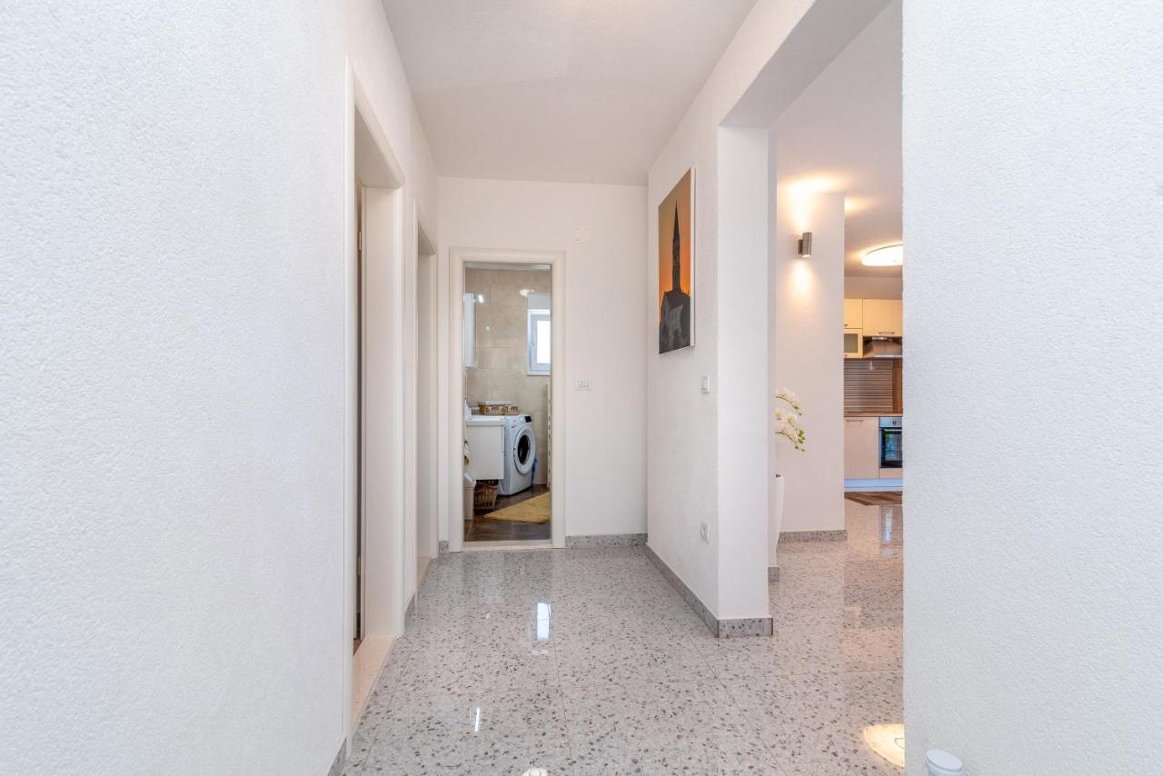 Apartment Gagula With Jacuzzi Трогир Экстерьер фото