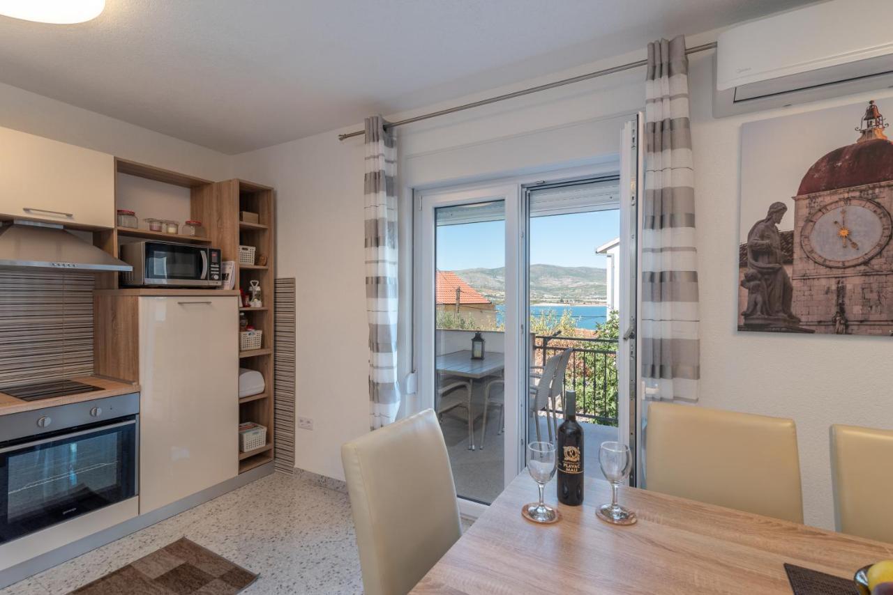 Apartment Gagula With Jacuzzi Трогир Экстерьер фото
