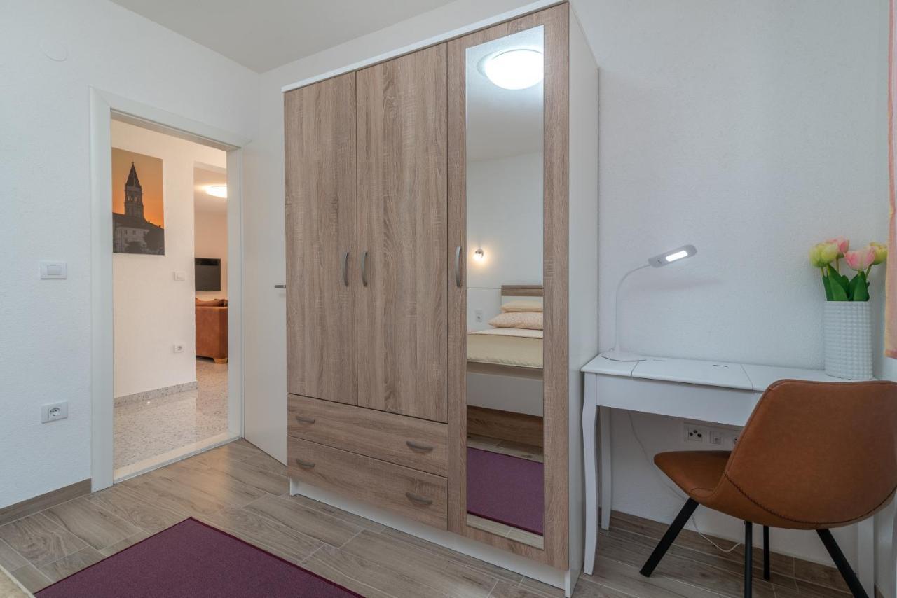 Apartment Gagula With Jacuzzi Трогир Экстерьер фото