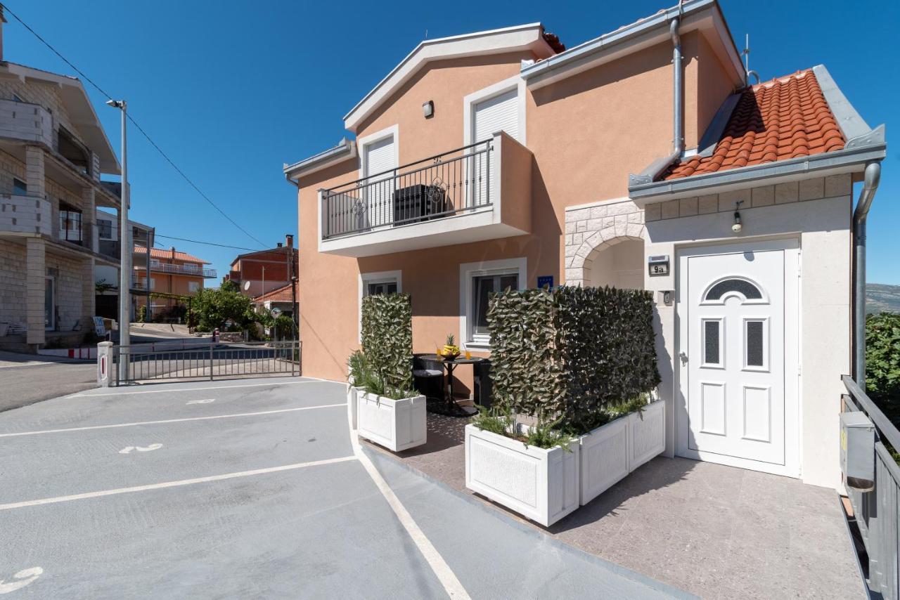 Apartment Gagula With Jacuzzi Трогир Экстерьер фото