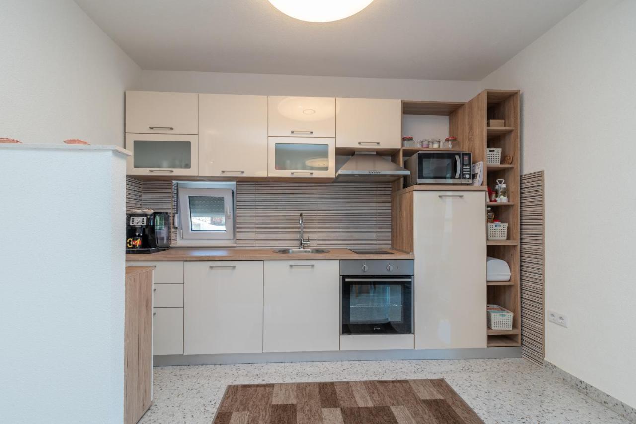 Apartment Gagula With Jacuzzi Трогир Экстерьер фото