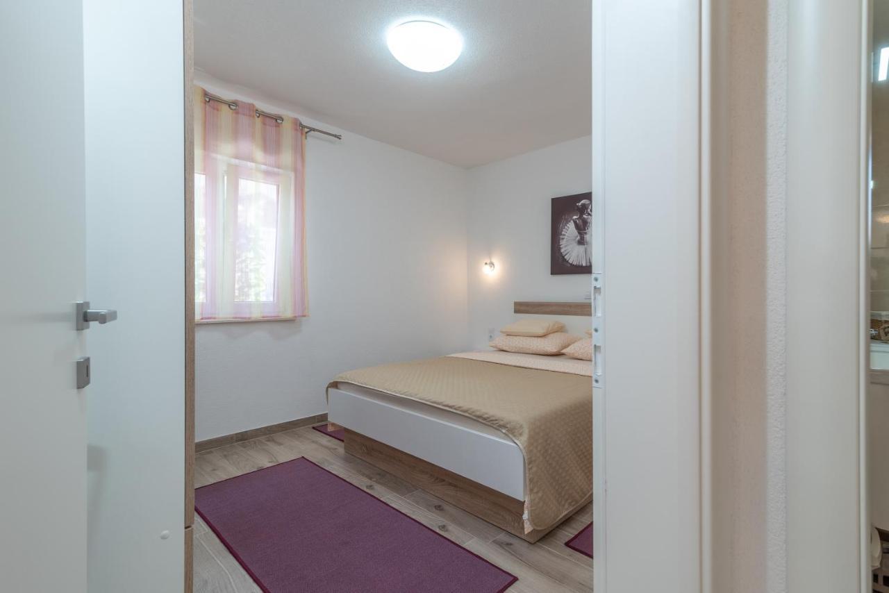 Apartment Gagula With Jacuzzi Трогир Экстерьер фото
