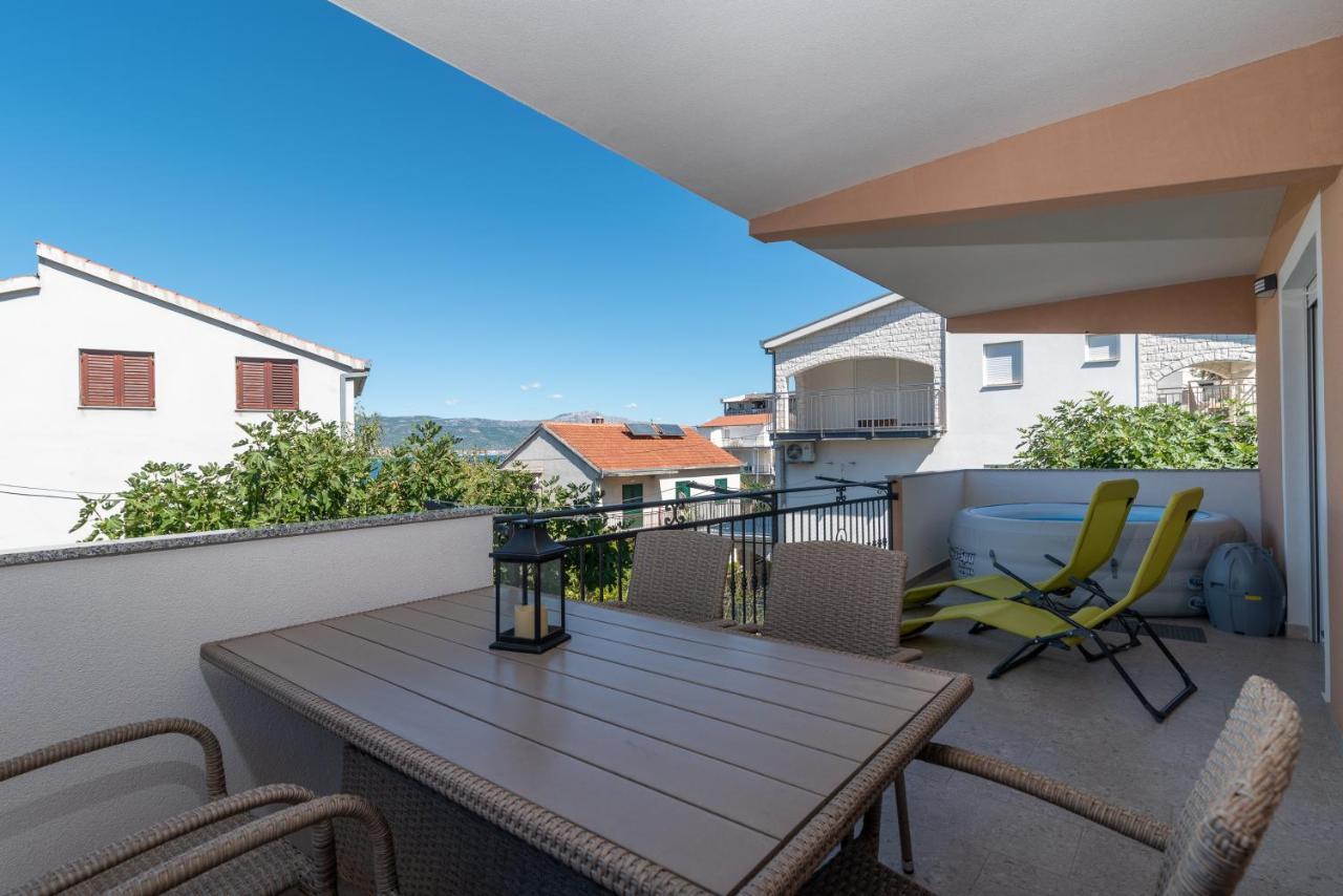 Apartment Gagula With Jacuzzi Трогир Экстерьер фото