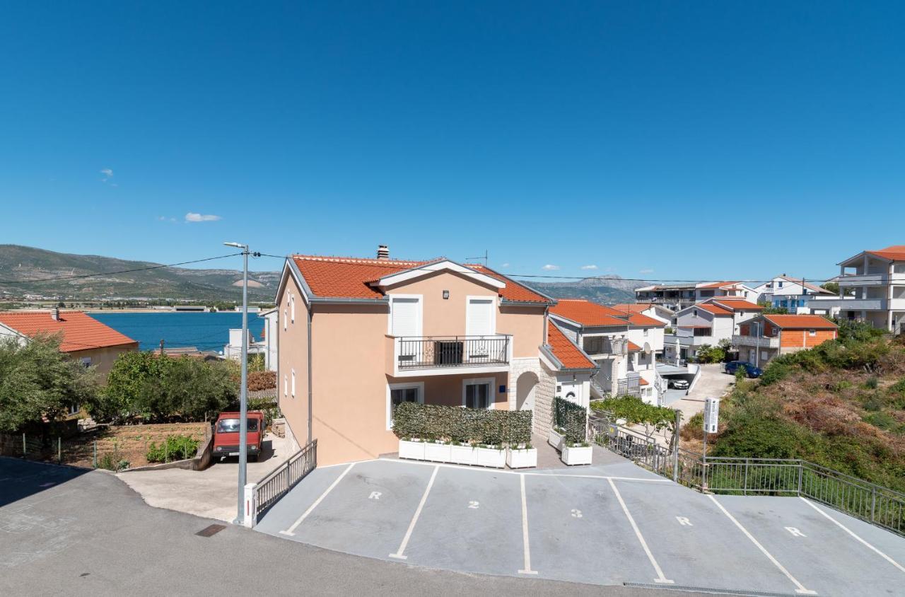 Apartment Gagula With Jacuzzi Трогир Экстерьер фото