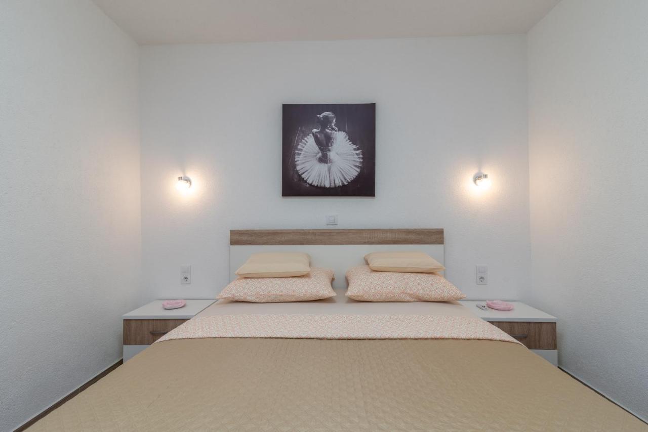 Apartment Gagula With Jacuzzi Трогир Экстерьер фото