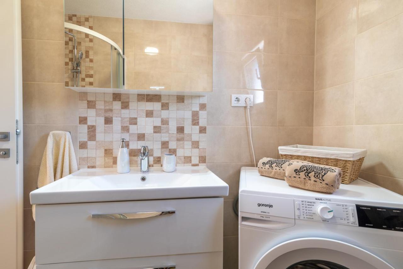 Apartment Gagula With Jacuzzi Трогир Экстерьер фото